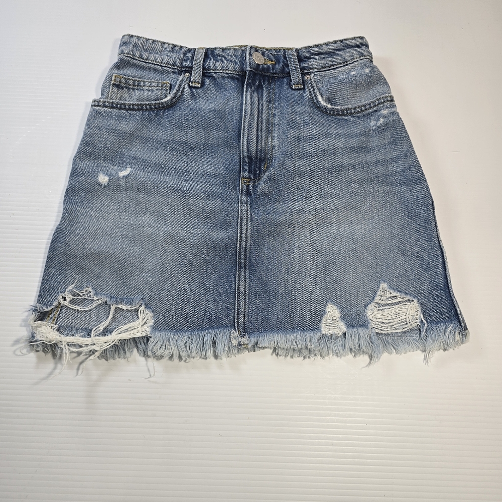 Lee Distressed Denim Juniors‎ 26 Medium Light Wash Jean Skirt